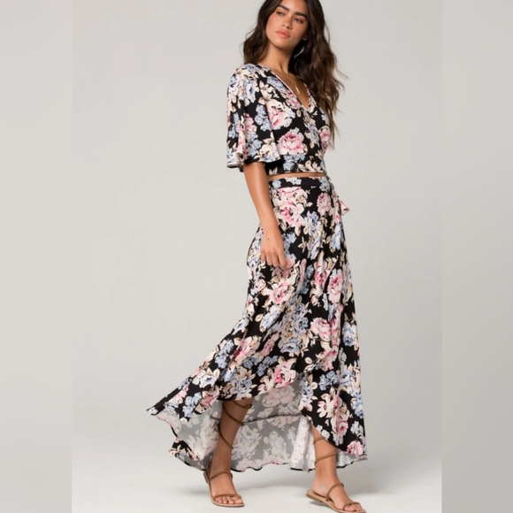 Band of Gypsies Dresses & Skirts - Band Of Gypsies Wrap Skirt Size Large